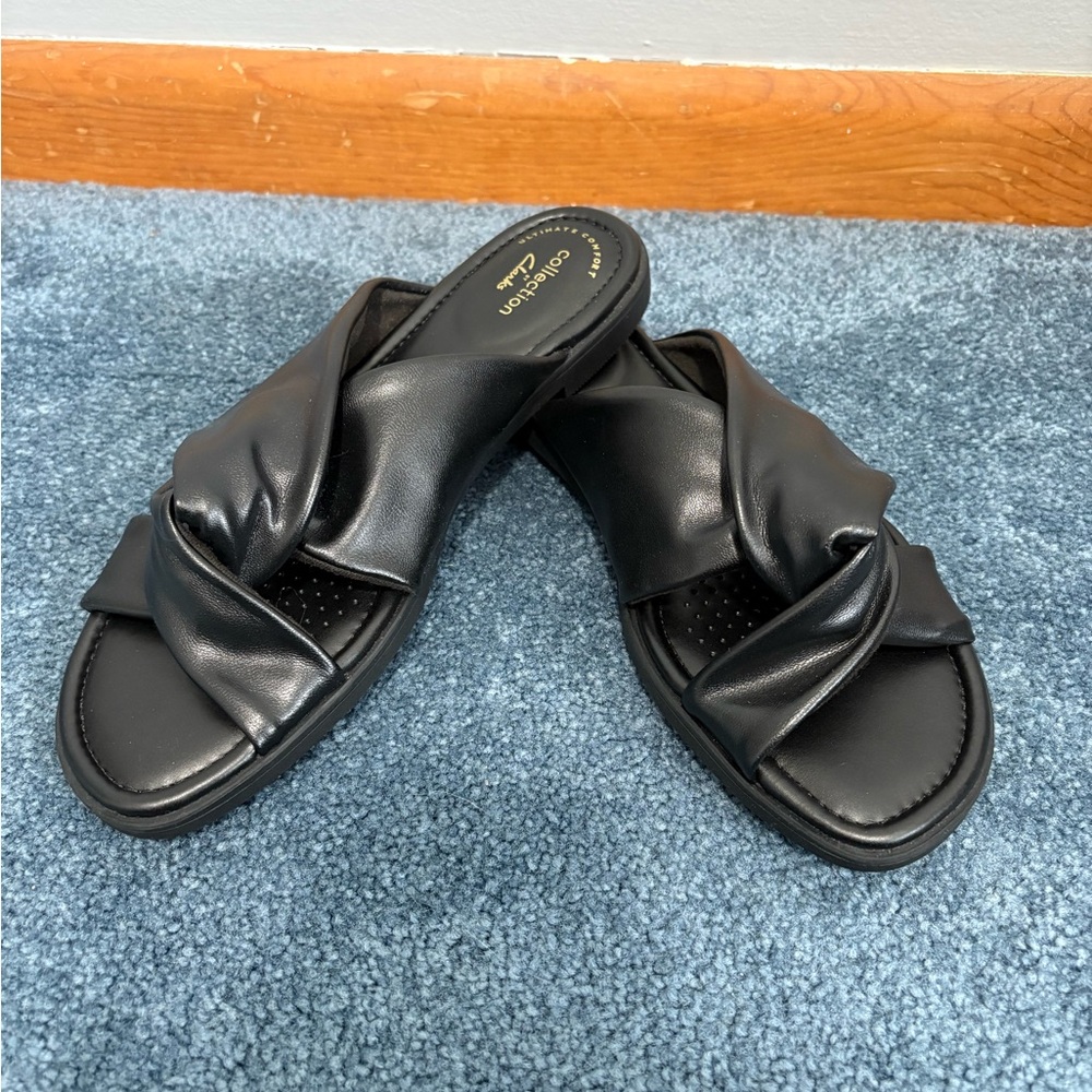 NWOT Clarks Women’s Size 9 Black Sandals